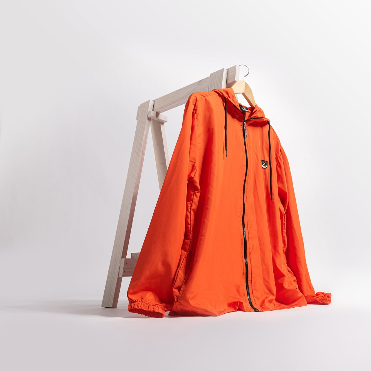 jaqueta corta vento laranja